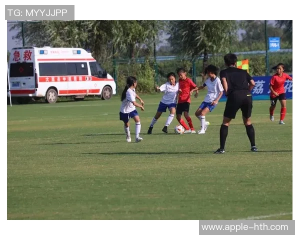 探索tballer足球的魅力与技术提升之路，助力青少年运动员成长与发展